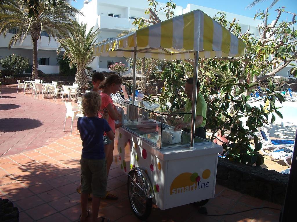 Apartamentos Ficus Costa Teguise Bagian luar foto