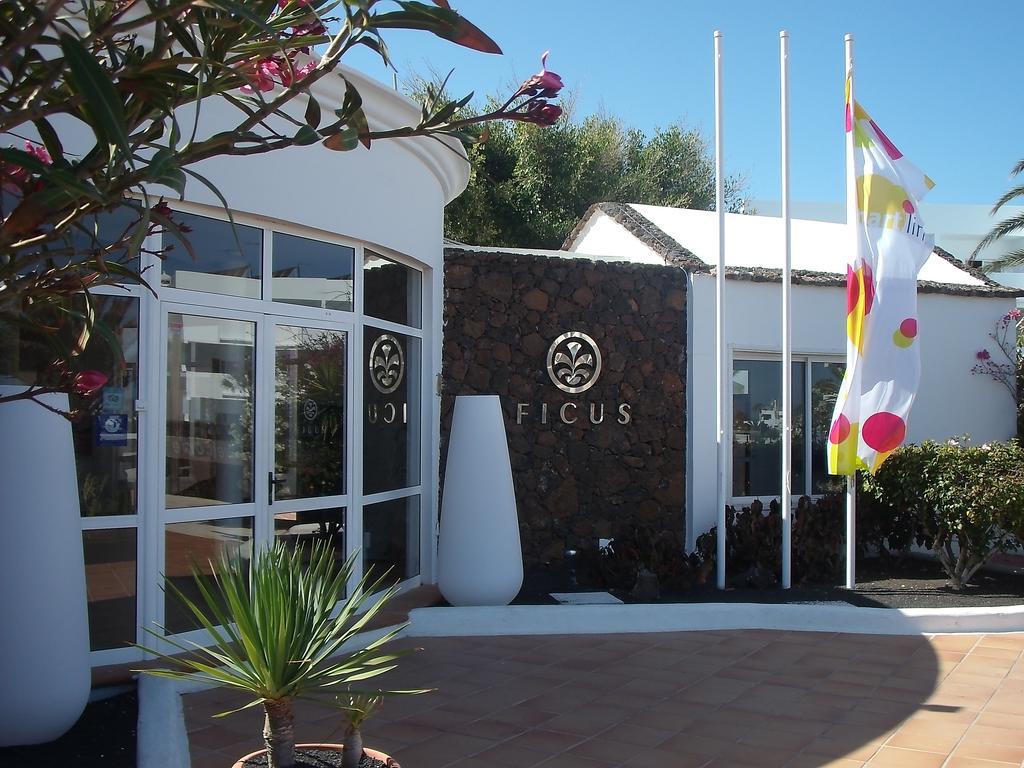 Apartamentos Ficus Costa Teguise Bagian luar foto