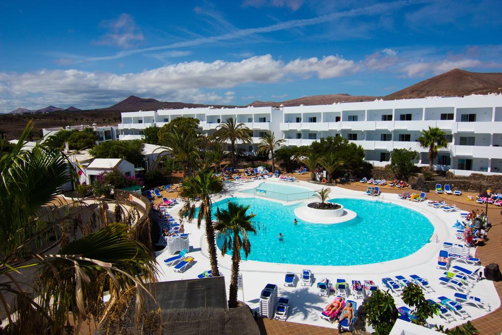 Apartamentos Ficus Costa Teguise Bagian luar foto